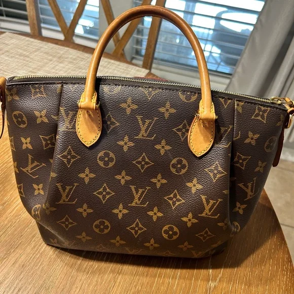 Louis Vuitton Turenne - Picture 2 of 11